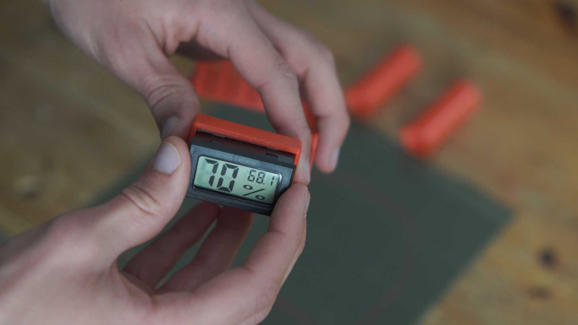 Clicking the hygrometer into the 3D-printed base mount