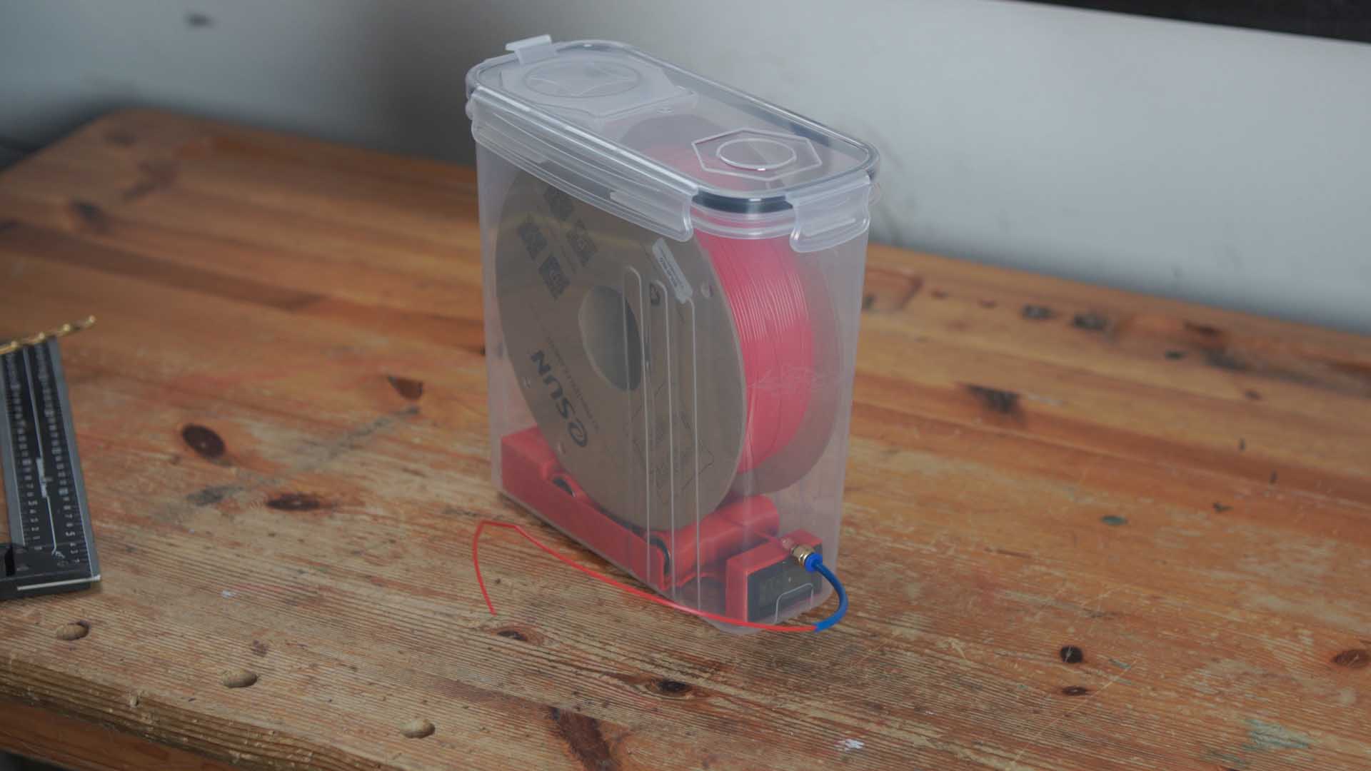 Filling the desiccant tray with silica gel and sealing the assembled dry box